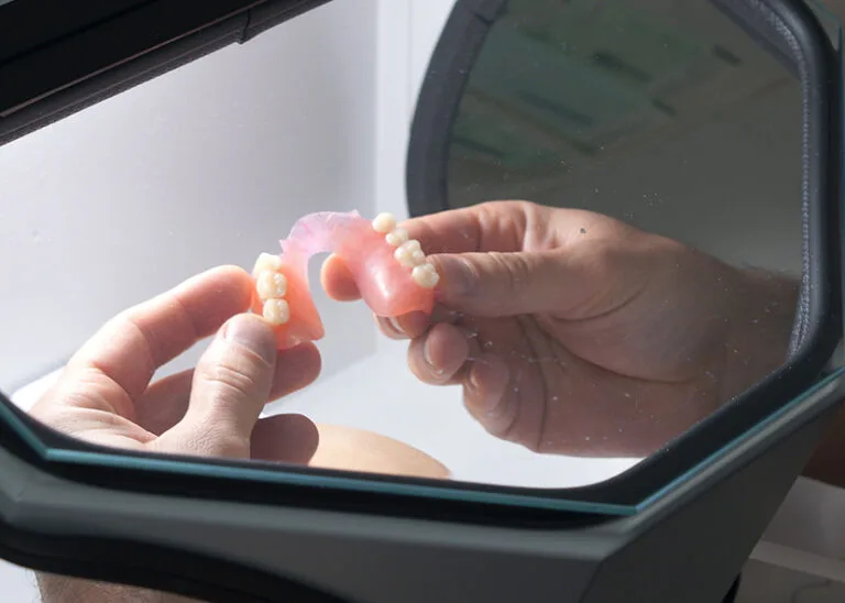 Flexible Denture vs Acrylic Denture - Sinaran Dental Clinic